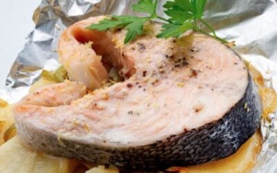 Salmón al papillote con patatas panaderas