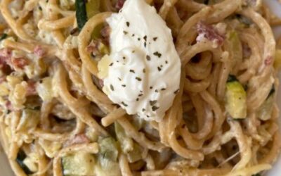 Spaguetti con calabacín, gorgonzola y jamón frito